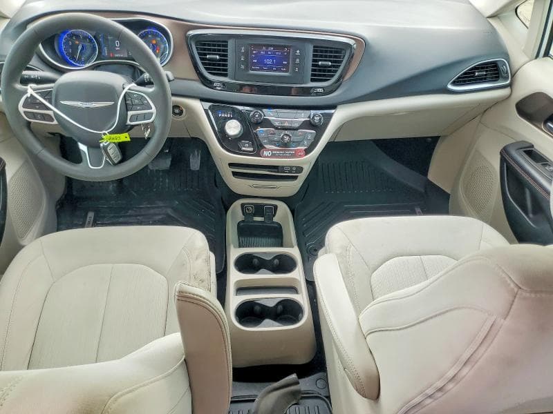 2017 CHRYSLER PACIFICA TOURING 8