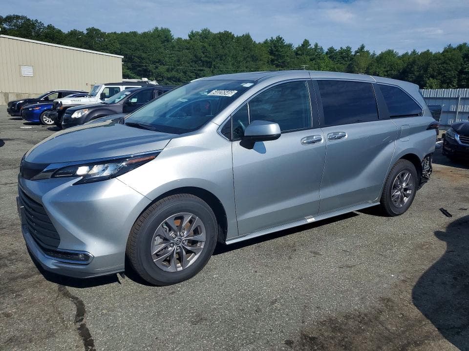 2023 TOYOTA SIENNA XLE - 1