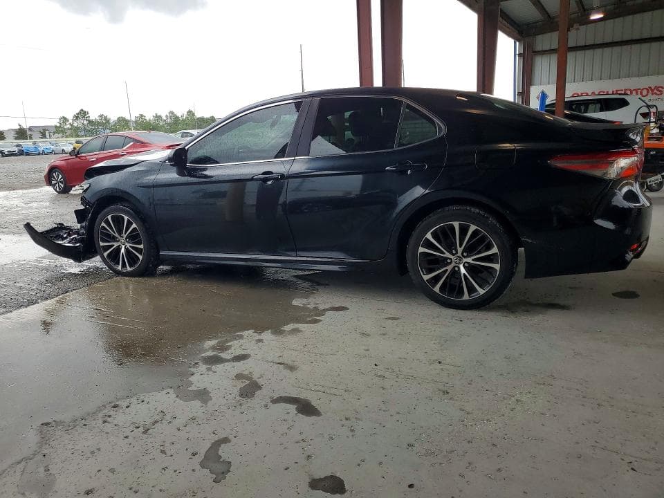 2018 TOYOTA CAMRY SE 2