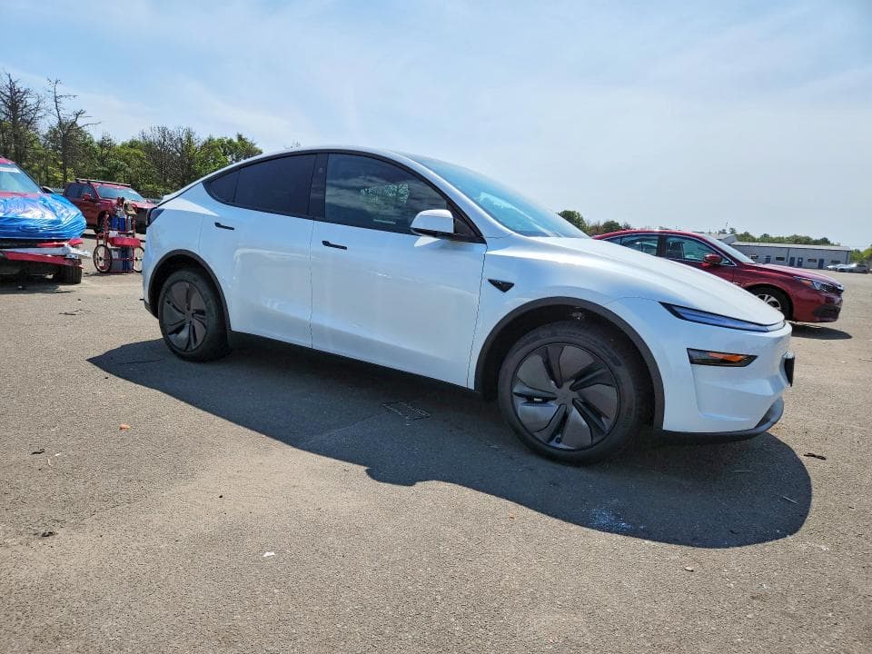 2026 TESLA MODEL Y 4