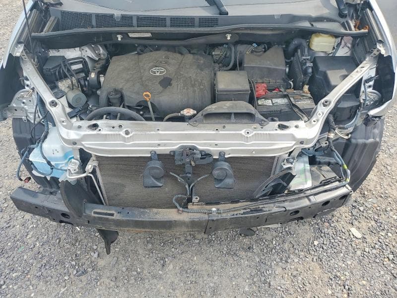 2017 TOYOTA SIENNA LE 12