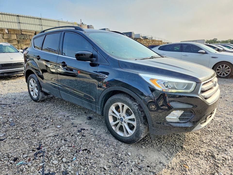 2017 FORD ESCAPE SE 4