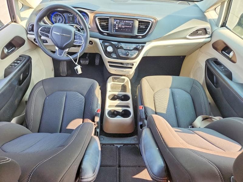 2023 CHRYSLER VOYAGER LX 8