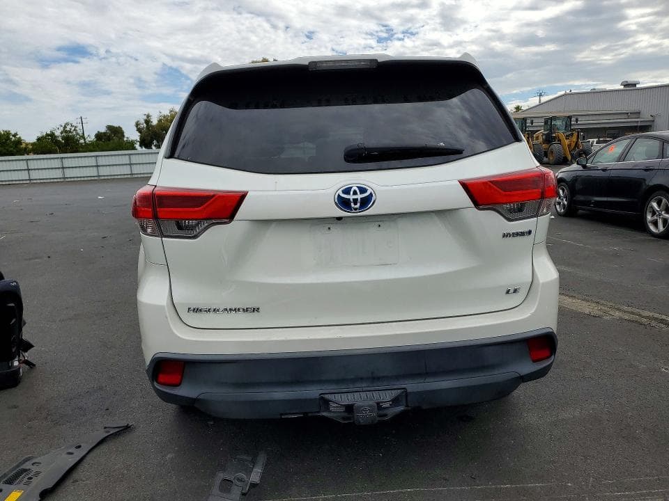 2018 TOYOTA HIGHLANDER HYBRID LE 6