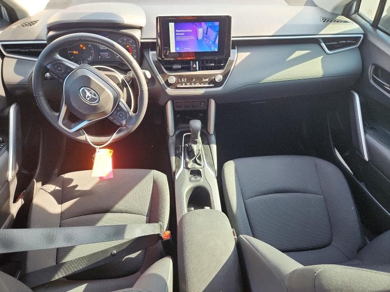 2024 TOYOTA COROLLA CROSS LE 8