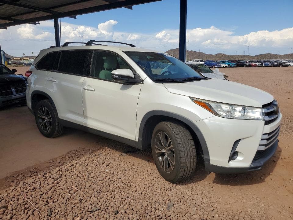2019 TOYOTA HIGHLANDER LE 4