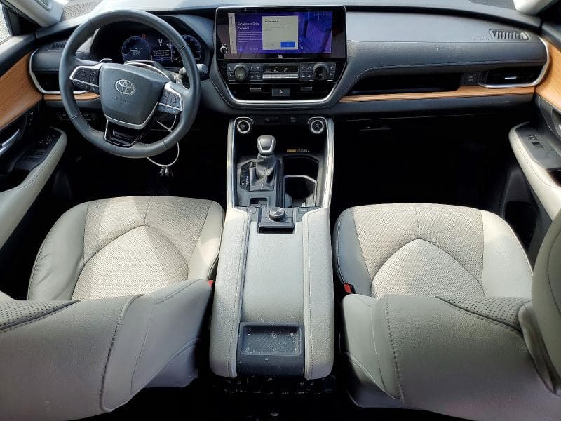 2024 TOYOTA GRAND HIGHLANDER PLATINUM 8