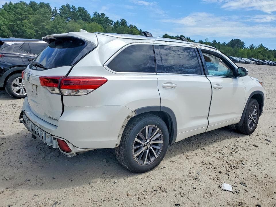 2018 TOYOTA HIGHLANDER XLE 3