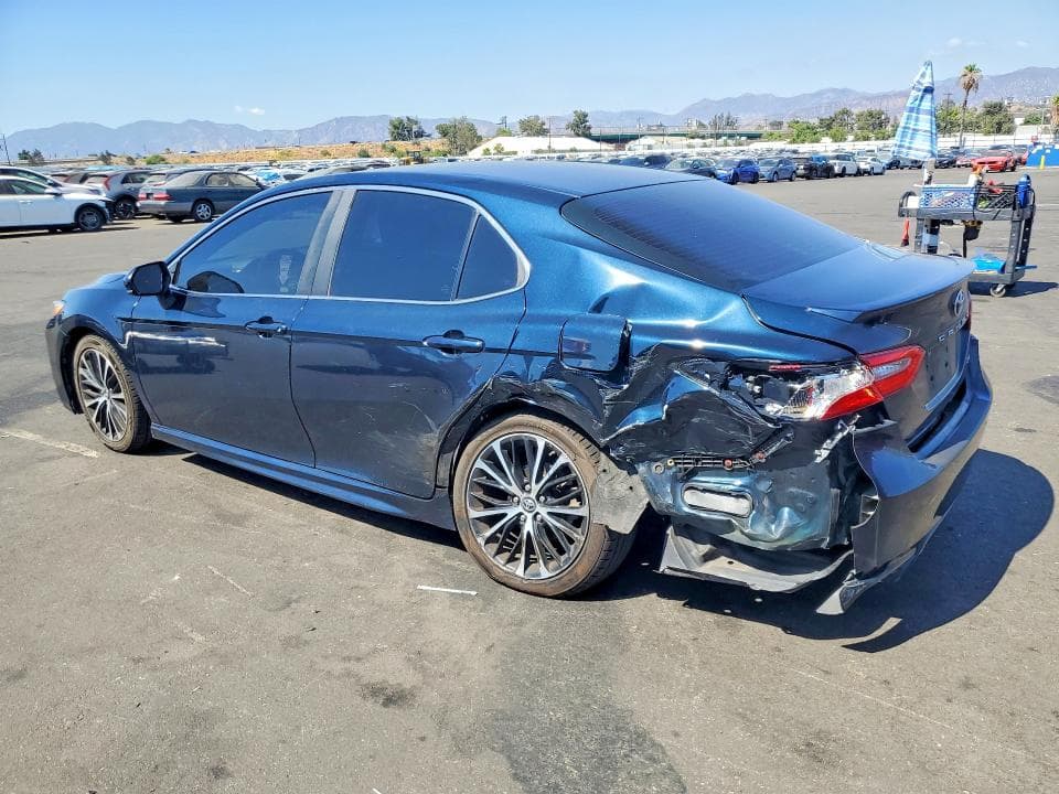 2018 TOYOTA CAMRY SE 2