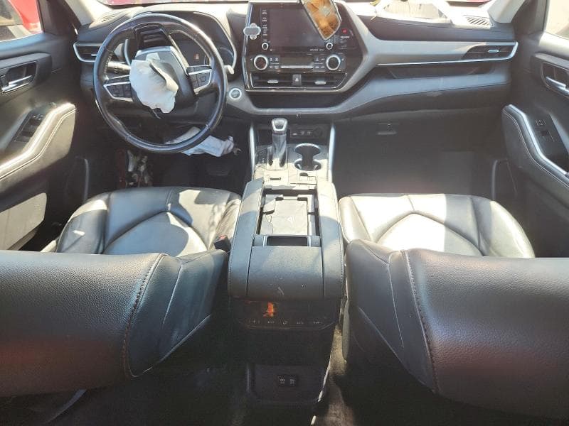 2021 TOYOTA HIGHLANDER XLE 8