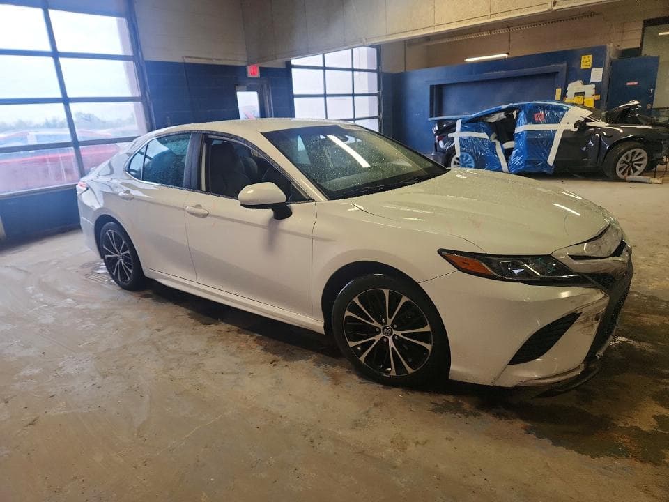 2020 TOYOTA CAMRY SE 4