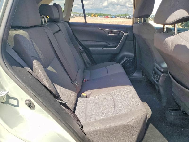 2019 TOYOTA RAV4 XLE 11