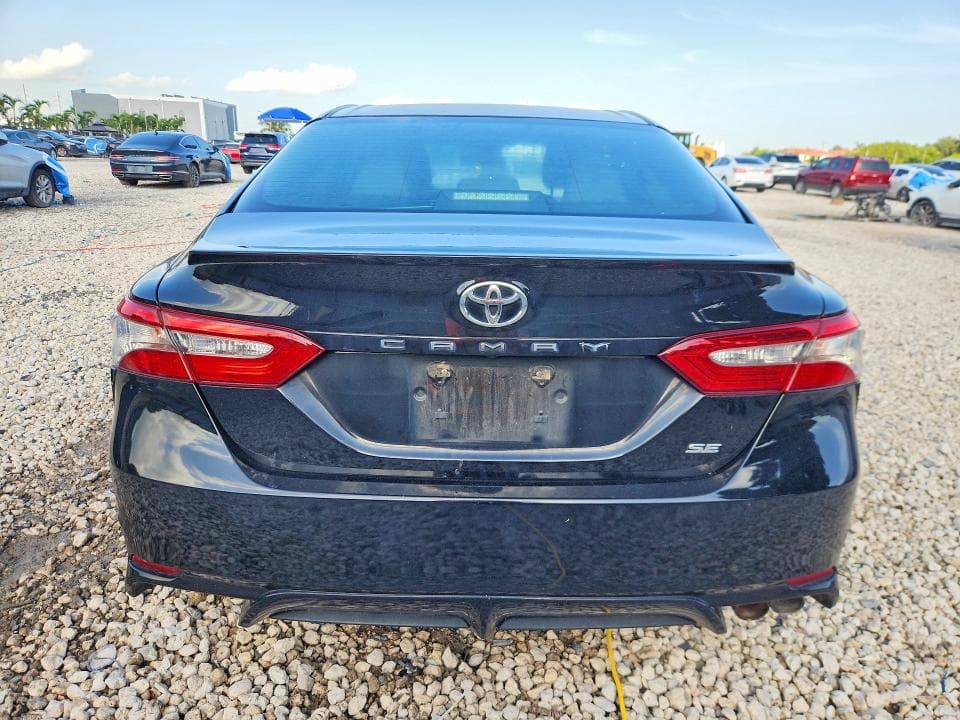 2018 TOYOTA CAMRY SE 6