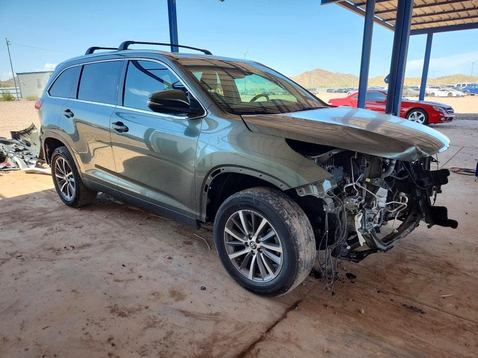 2019 TOYOTA HIGHLANDER XLE 4
