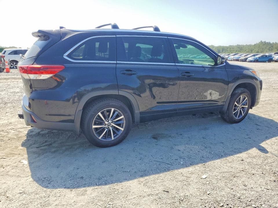 2017 TOYOTA HIGHLANDER XLE 3