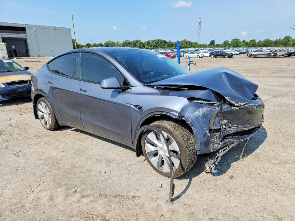 2023 TESLA MODEL Y 4