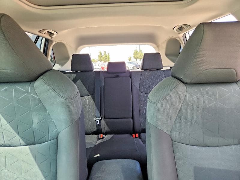 2020 TOYOTA RAV4 HYBRID XLE 10