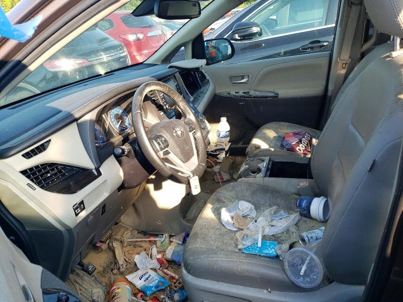 2020 TOYOTA SIENNA XLE 8-PASSENGER 7