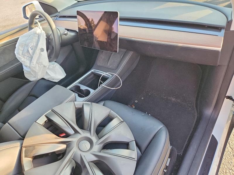 2025 TESLA MODEL Y 8