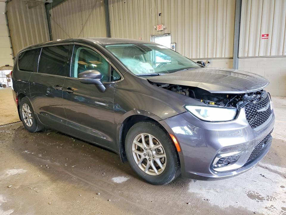 2023 CHRYSLER PACIFICA TOURING L 4