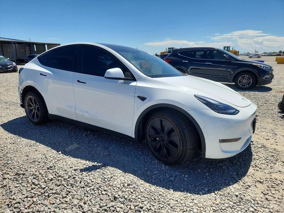 2024 TESLA MODEL Y 4