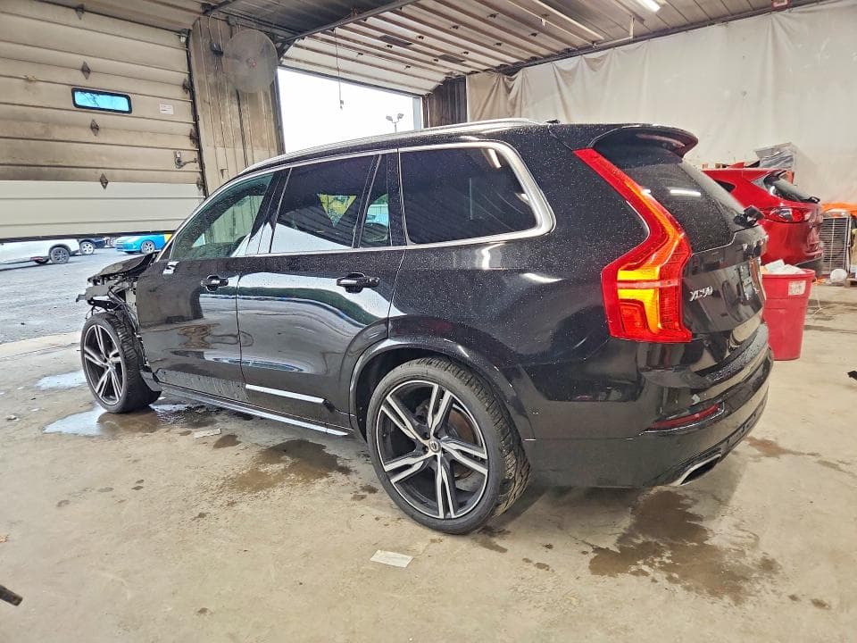 2017 VOLVO XC90 T6 2