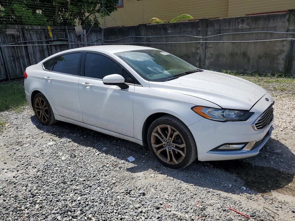 2017 FORD FUSION SE 4