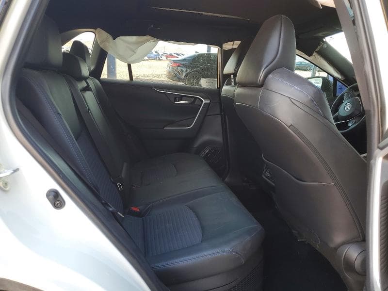 2020 TOYOTA RAV4 XSE 11