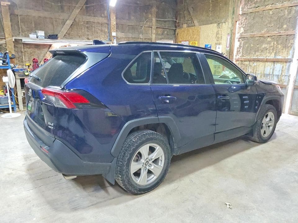 2019 TOYOTA RAV4 XLE 3