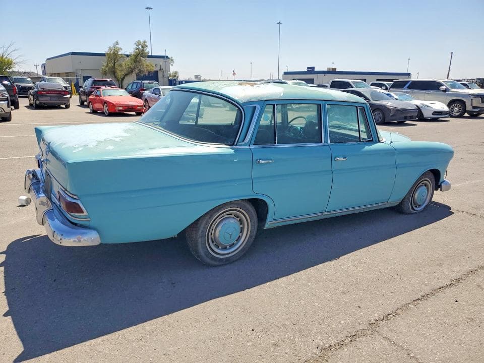 1967 MERCEDES-BENZ B200 3