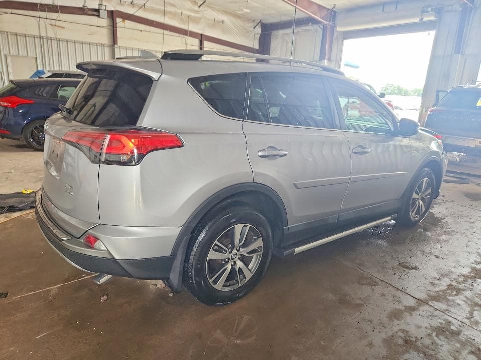 2017 TOYOTA RAV4 XLE 3