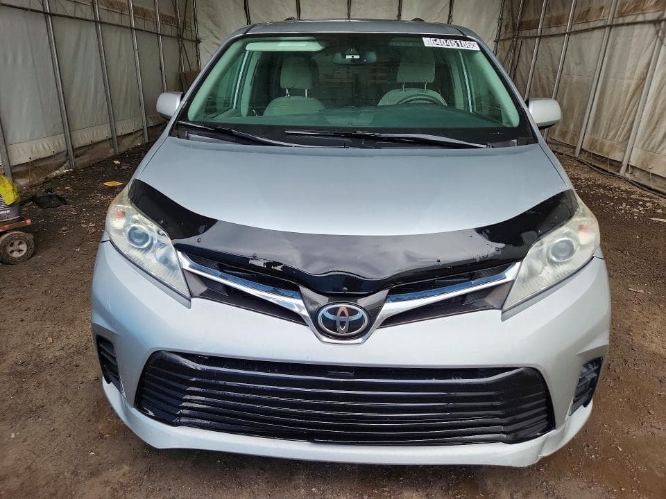 2019 TOYOTA SIENNA LE 5