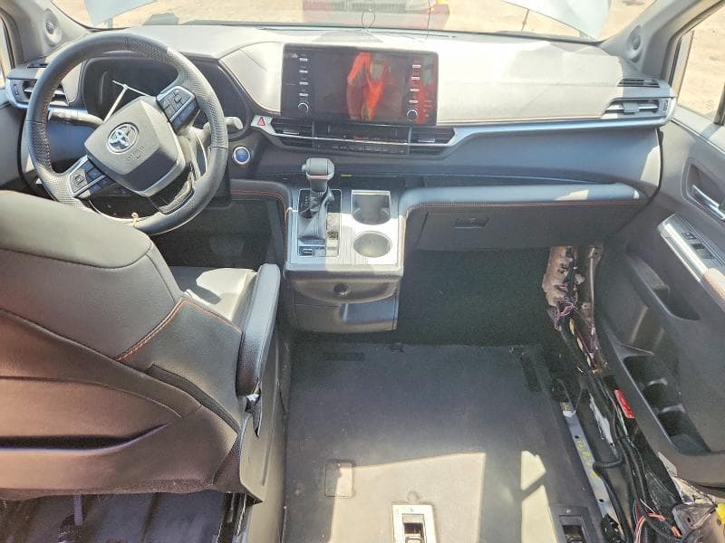 2022 TOYOTA SIENNA XSE 8