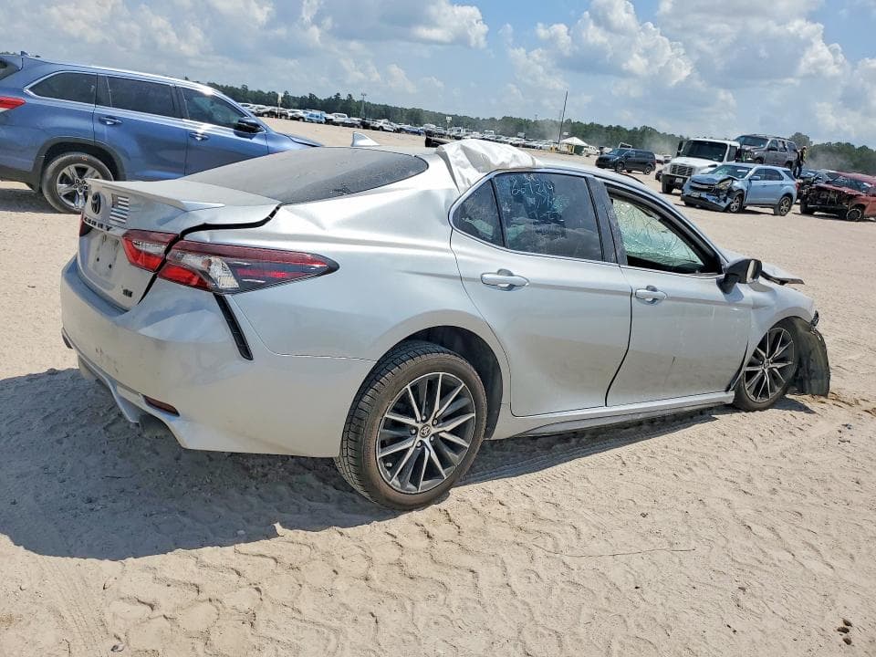 2021 TOYOTA CAMRY SE 3