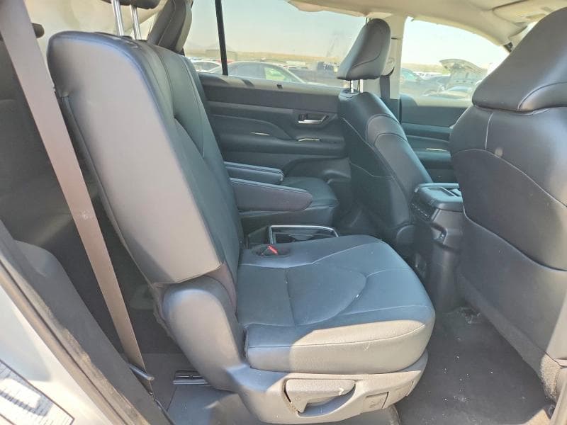 2025 TOYOTA GRAND HIGHLANDER XLE 11