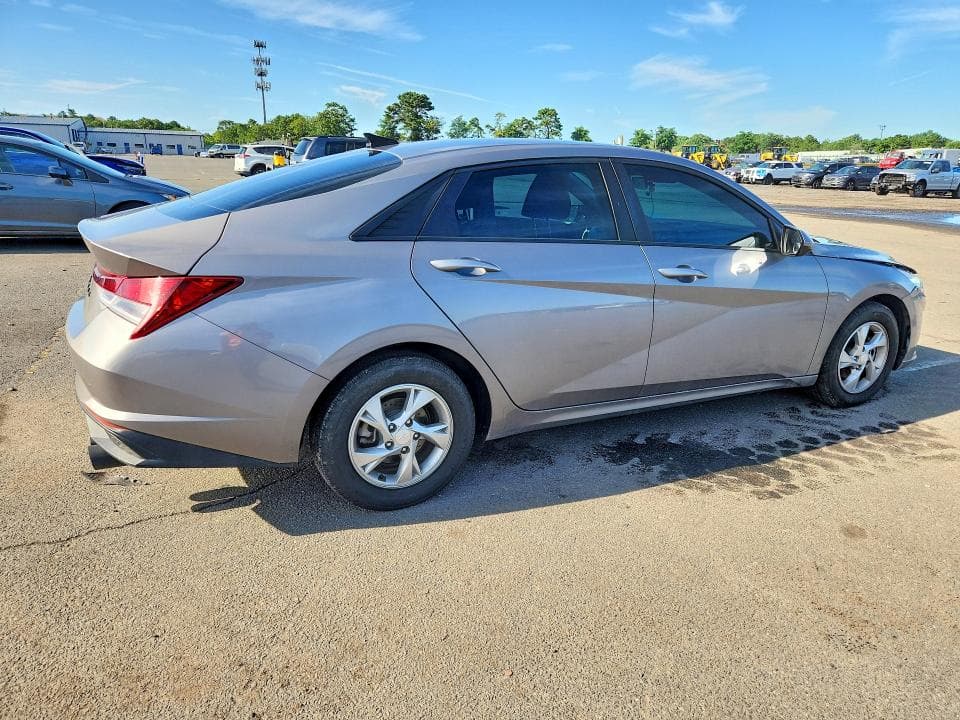 2021 HYUNDAI ELANTRA SE 3