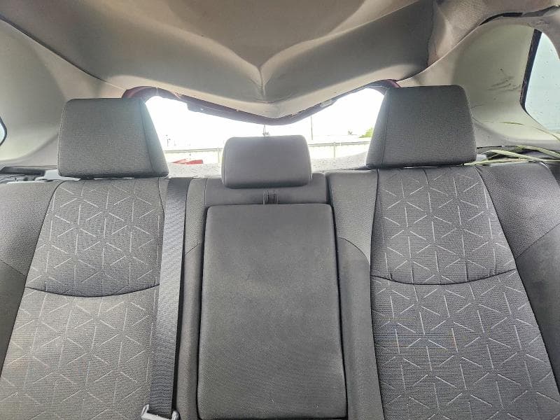 2019 TOYOTA RAV4 XLE 10