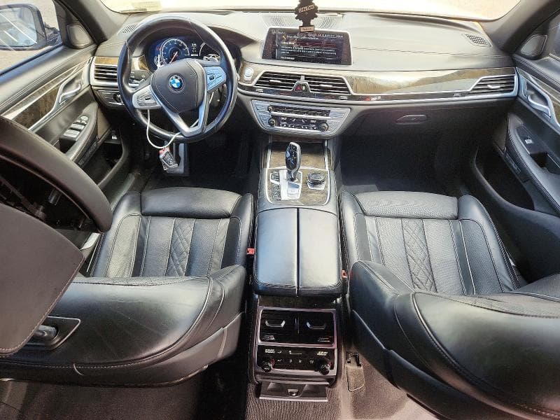 2017 BMW 740 XE 8