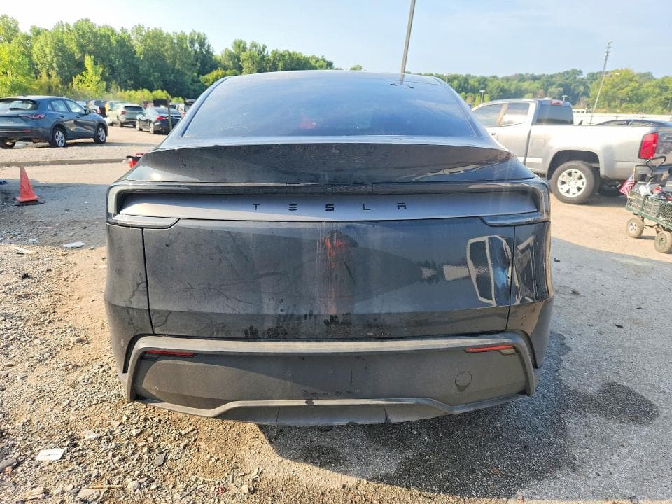 2026 TESLA MODEL Y 6