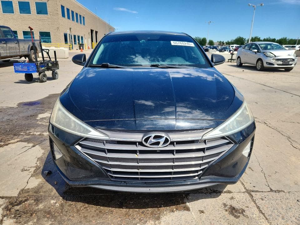 2020 HYUNDAI ELANTRA SE 5