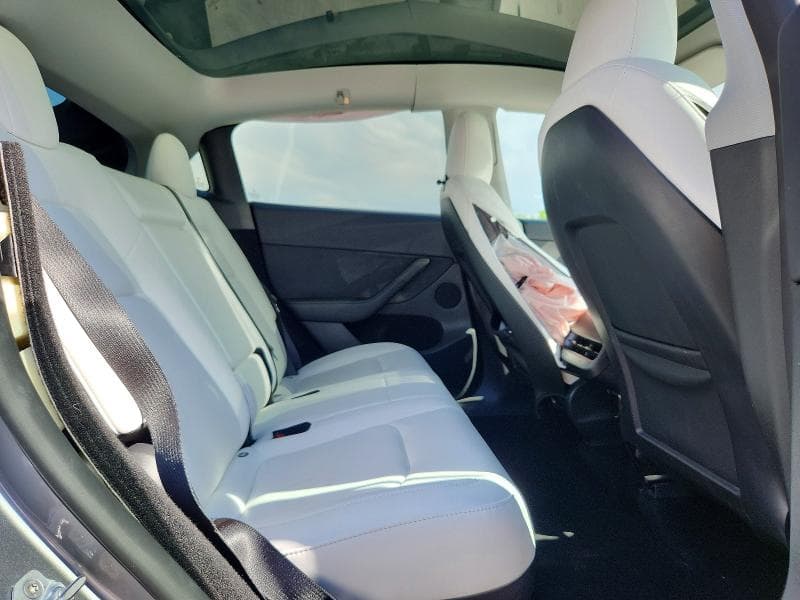 2024 TESLA MODEL Y 10