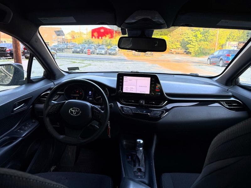 2019 TOYOTA C-HR XLE 9