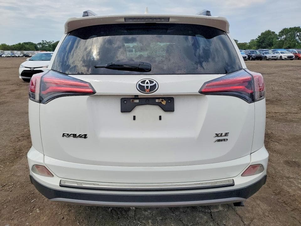 2017 TOYOTA RAV4 XLE 6