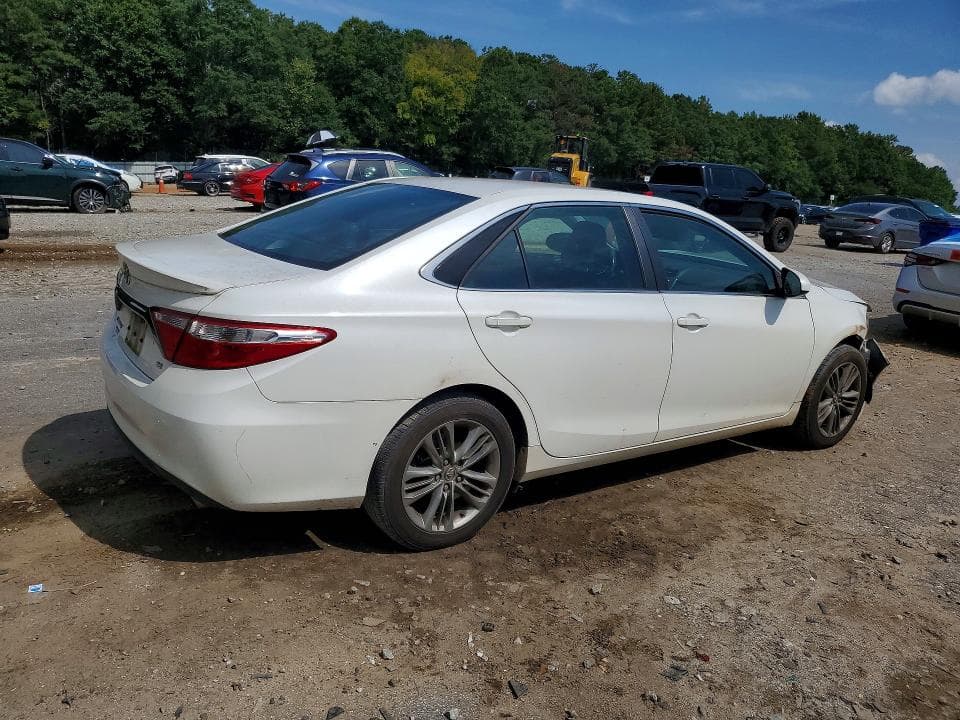 2017 TOYOTA CAMRY SE 3