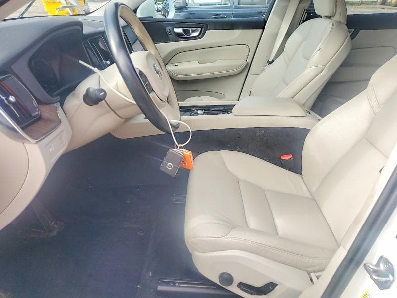 2021 VOLVO XC60 T5 MOMENTUM 7