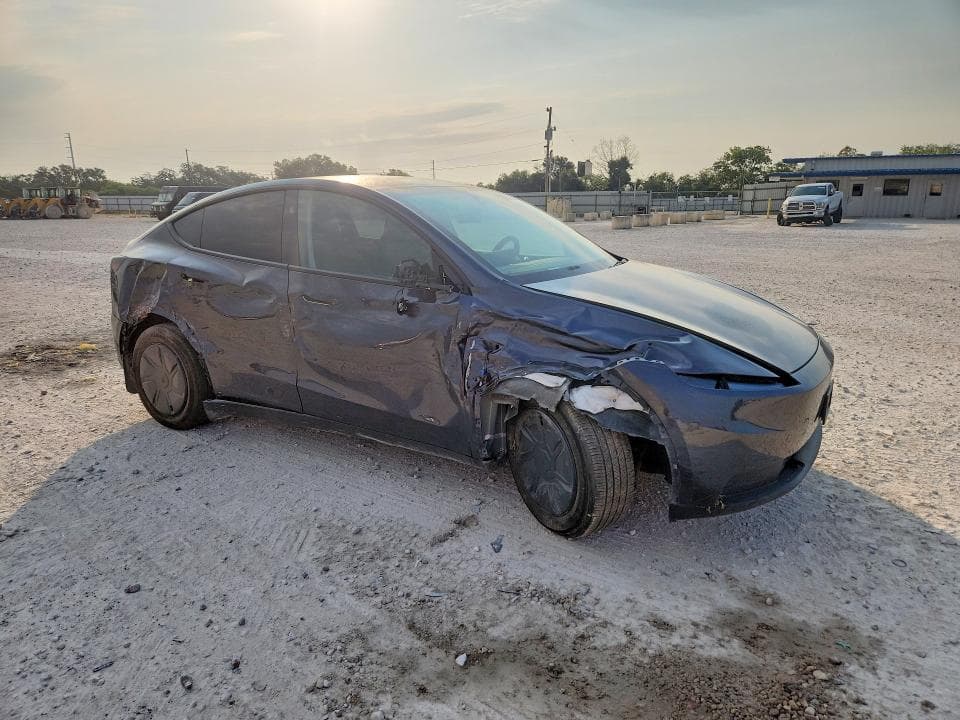 2026 TESLA MODEL Y 4