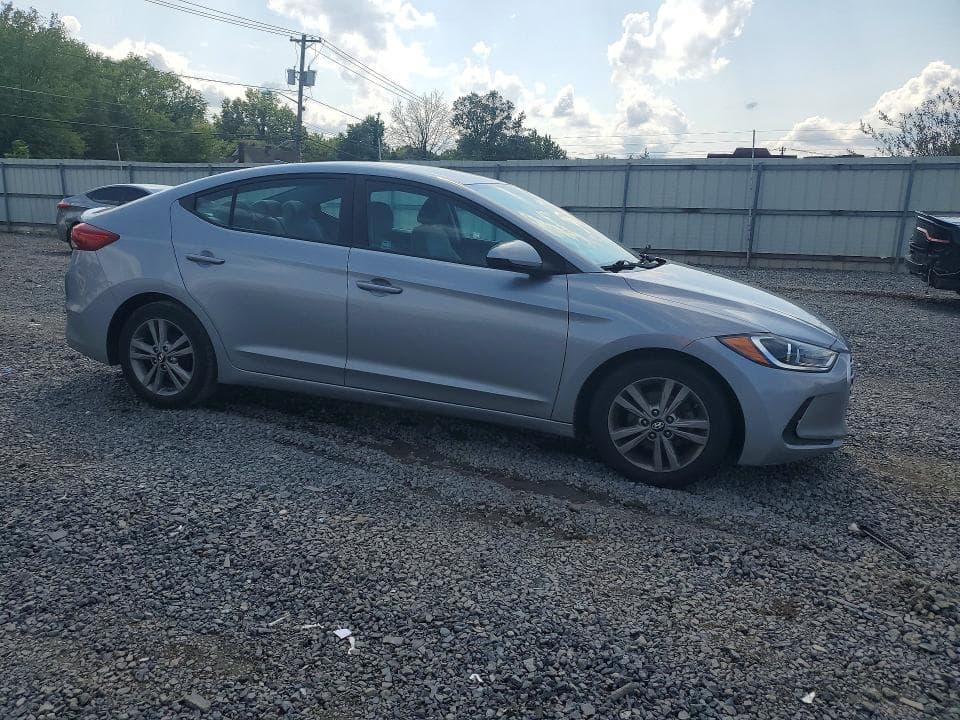 2017 HYUNDAI ELANTRA SE 4