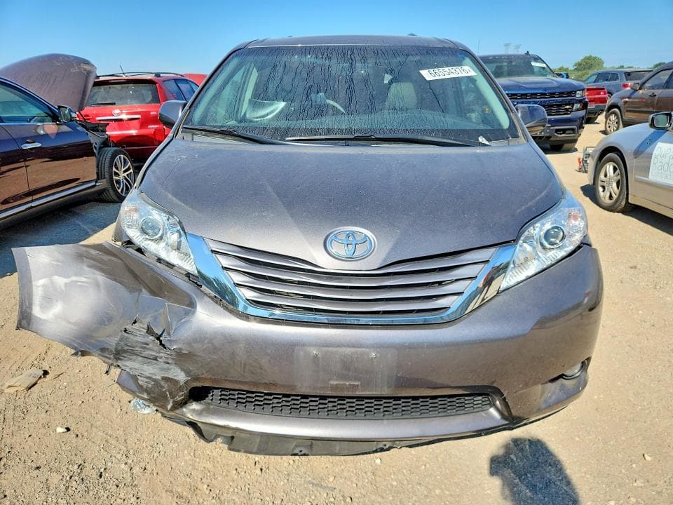 2017 TOYOTA SIENNA XLE 8-PASSENGER 5