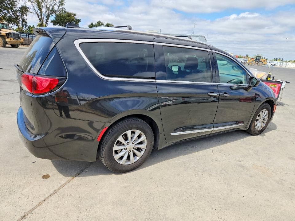 2019 CHRYSLER PACIFICA TOURING L 3