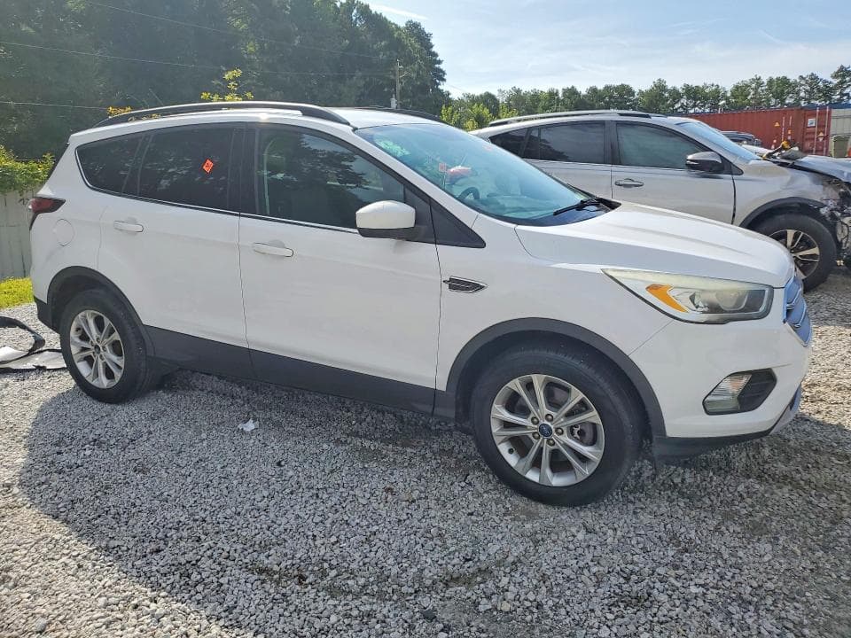 2017 FORD ESCAPE SE 4
